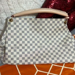 Imitation Louis Vuitton pocketbook